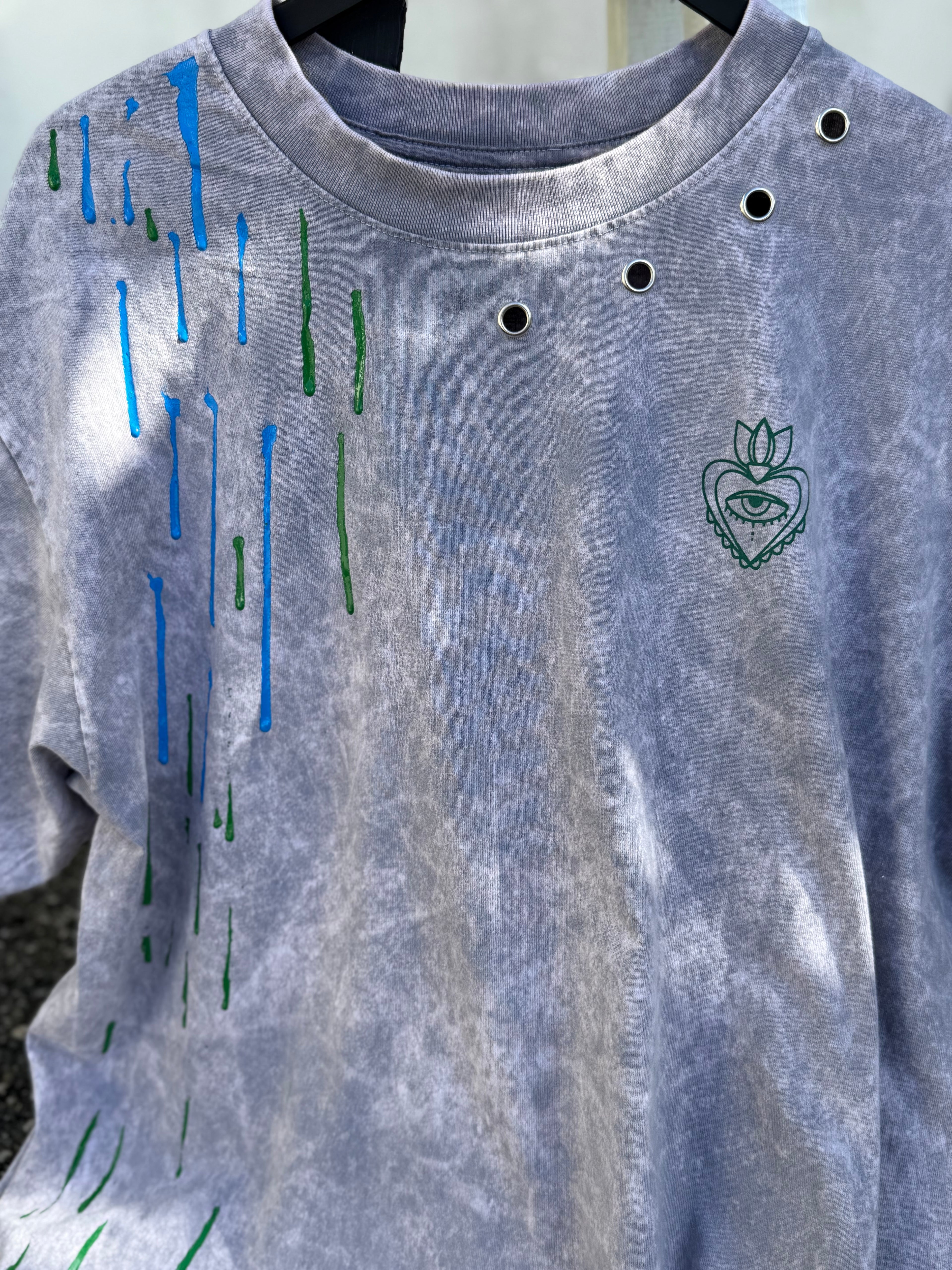 Intervención Semi personalizada en playera de color.