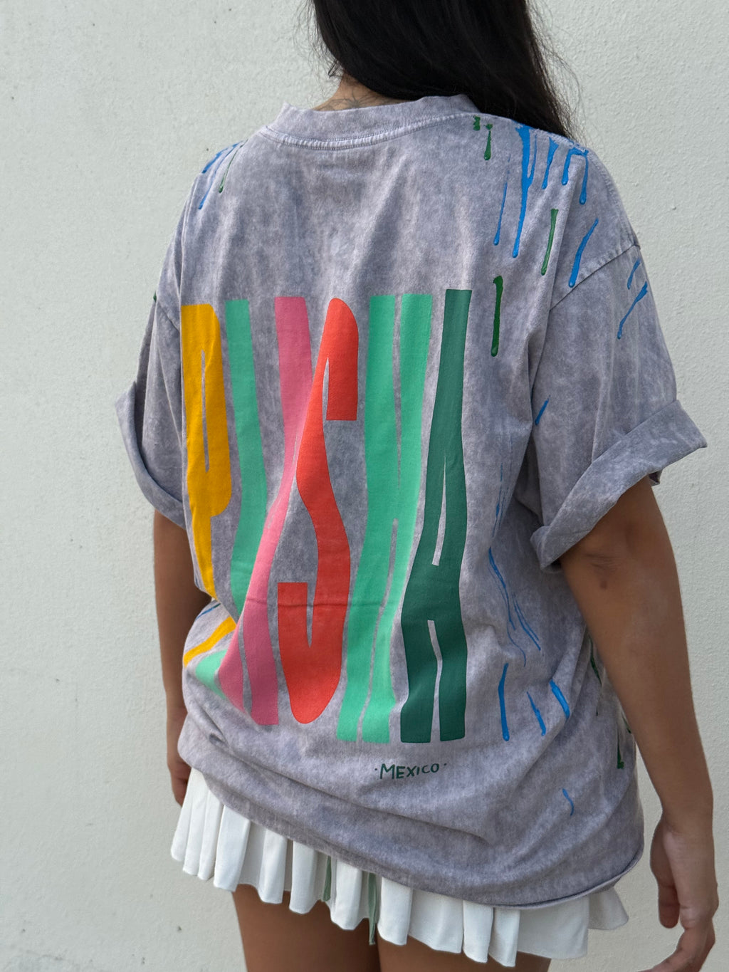 Intervención Semi personalizada en playera de color.