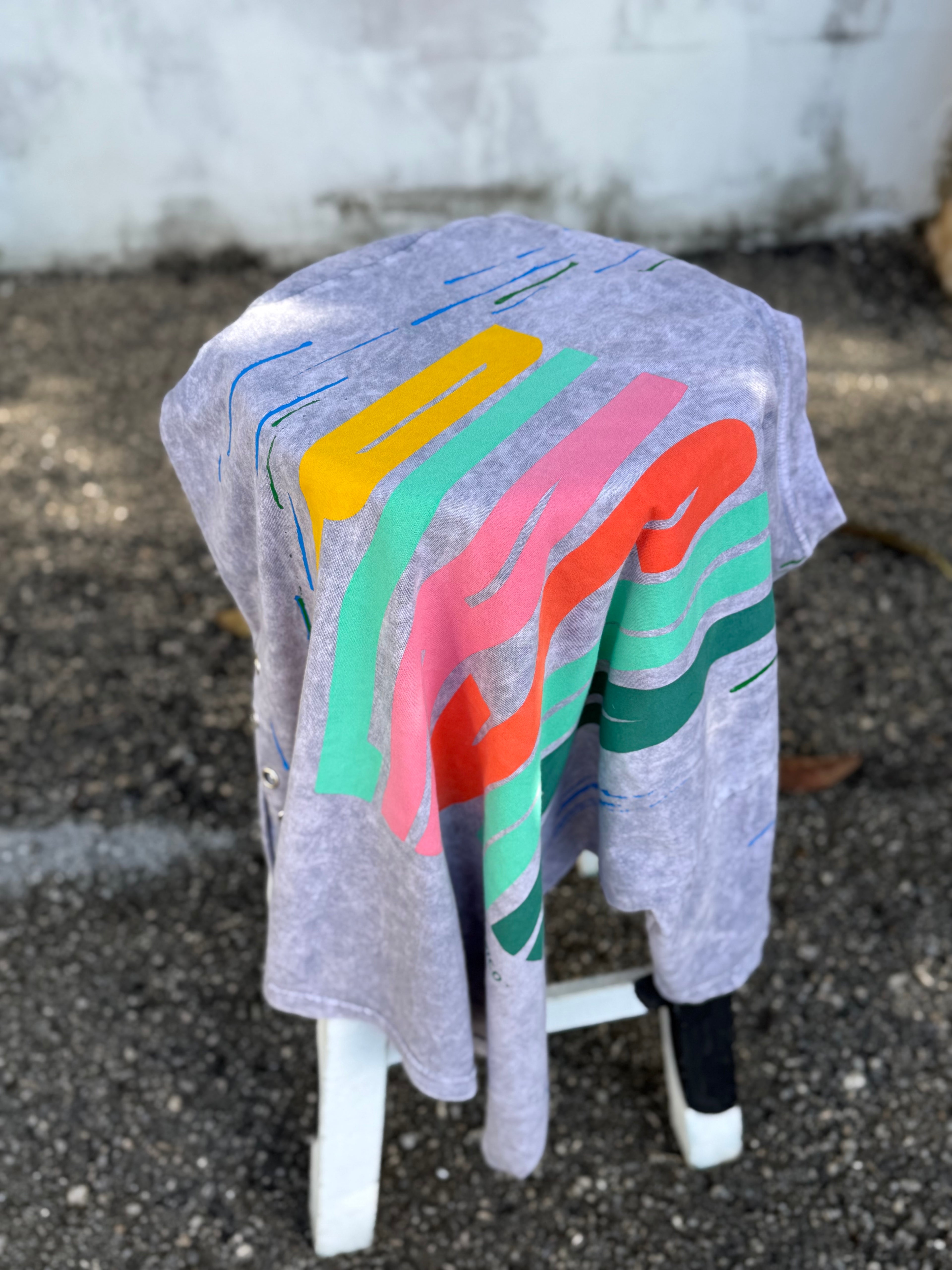 Intervención Semi personalizada en playera de color.