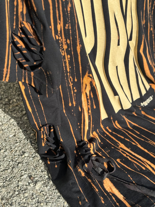 Intervención Semi personalizada en playera negra.