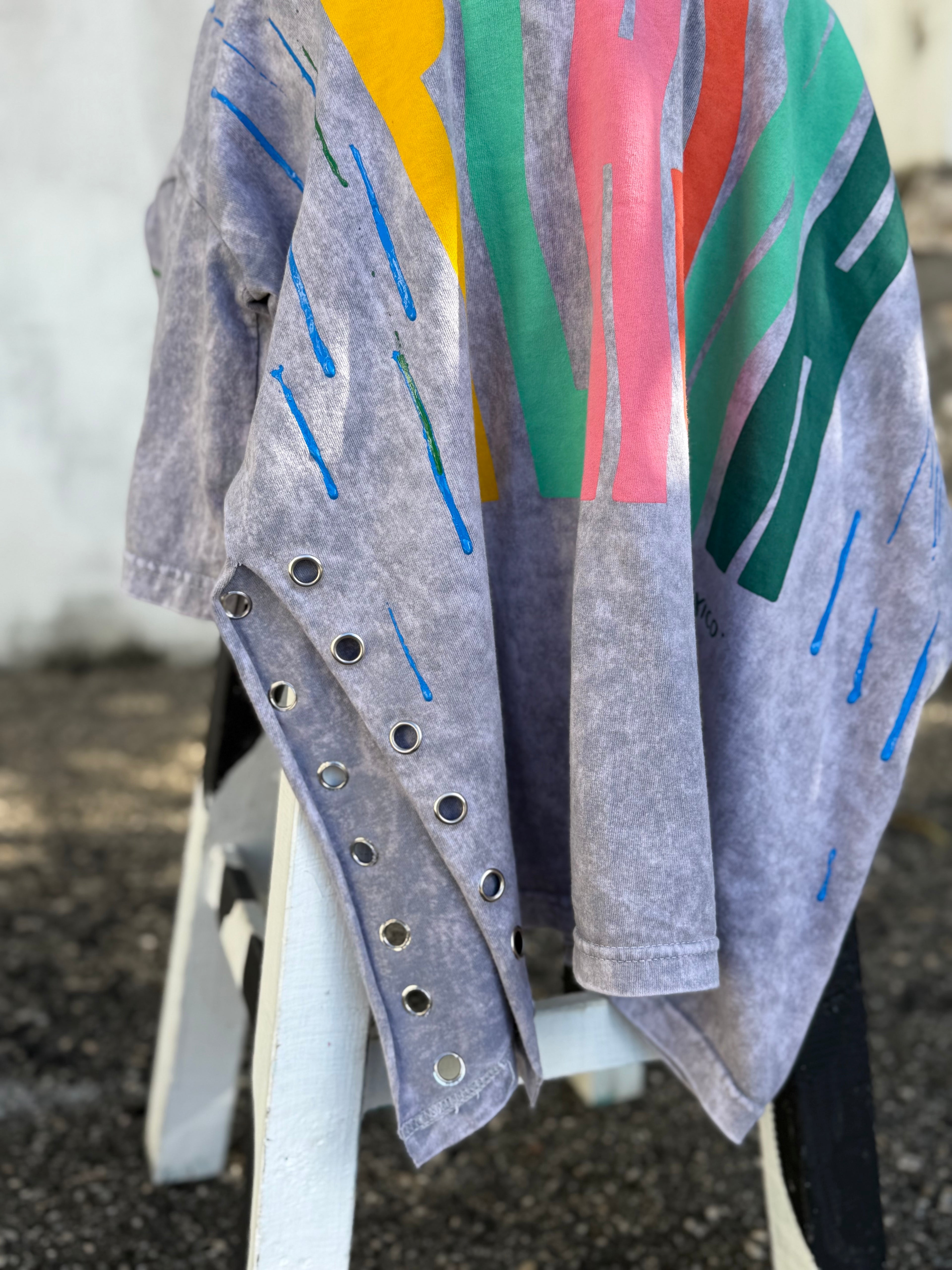 Intervención Semi personalizada en playera de color.